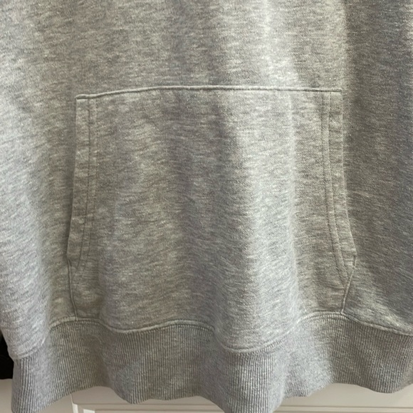 🩶🤍The North Face gray hoodie sweatshirt.  M - Picture 4 of 8